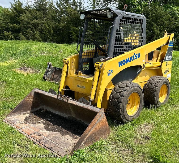 image for item DO4972 2004 Komatsu SK1020  skid steer loader