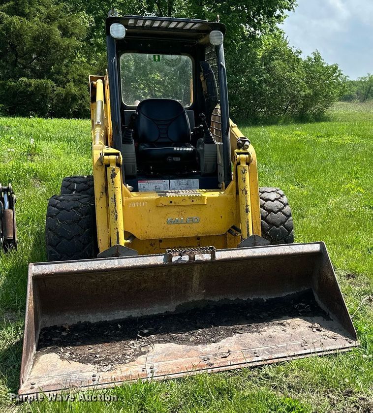 image for item DO4972 2004 Komatsu SK1020  skid steer loader