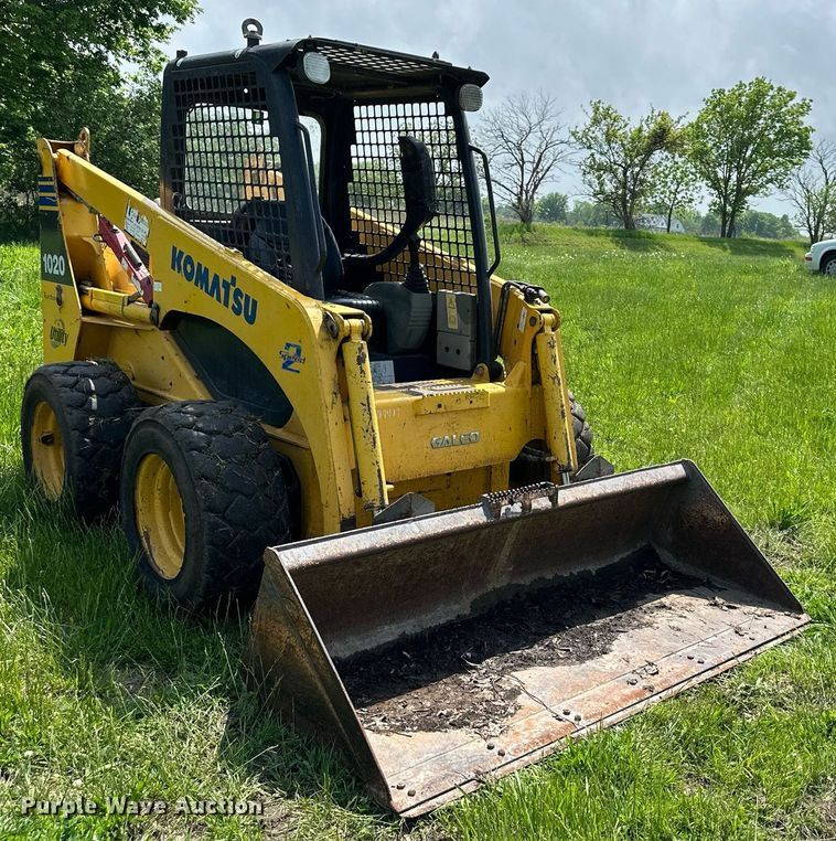 image for item DO4972 2004 Komatsu SK1020  skid steer loader
