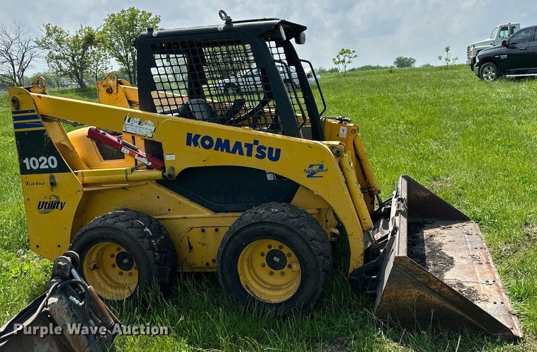 image for item DO4972 2004 Komatsu SK1020  skid steer loader