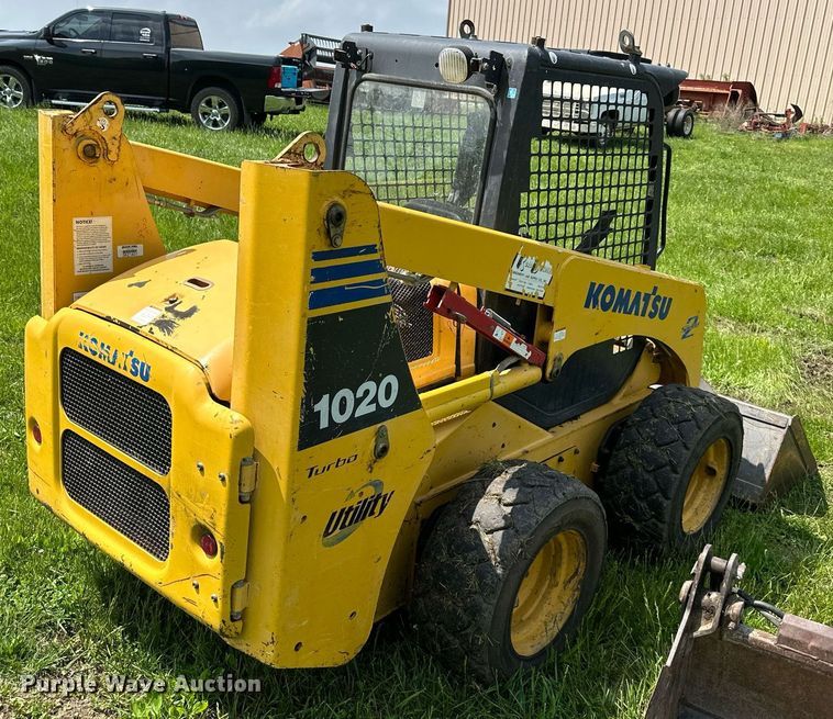 image for item DO4972 2004 Komatsu SK1020  skid steer loader