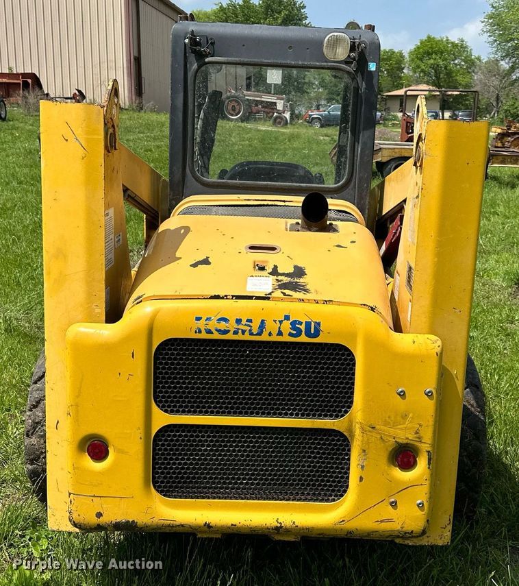 image for item DO4972 2004 Komatsu SK1020  skid steer loader