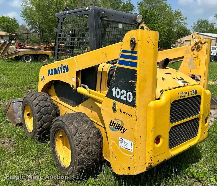 image for item DO4972 2004 Komatsu SK1020  skid steer loader