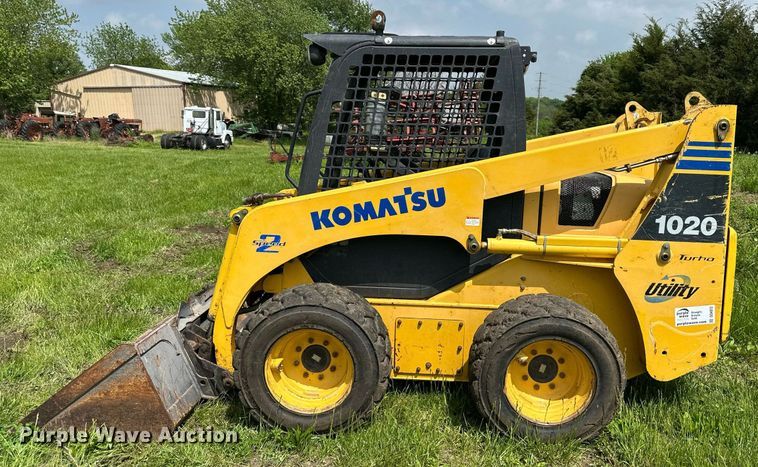 image for item DO4972 2004 Komatsu SK1020  skid steer loader
