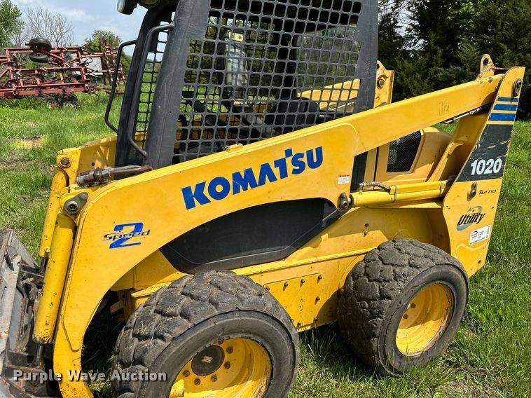 image for item DO4972 2004 Komatsu SK1020  skid steer loader