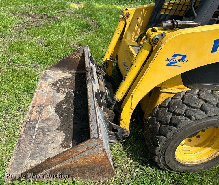 image for item DO4972 2004 Komatsu SK1020  skid steer loader