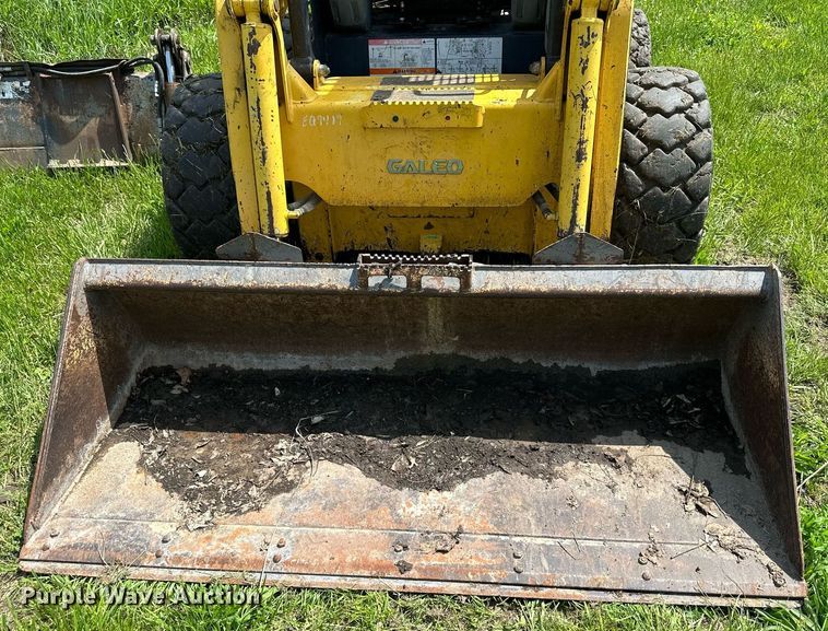 image for item DO4972 2004 Komatsu SK1020  skid steer loader