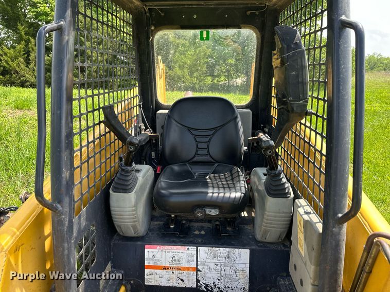 image for item DO4972 2004 Komatsu SK1020  skid steer loader