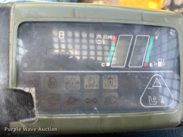 image for item DO4972 2004 Komatsu SK1020  skid steer loader