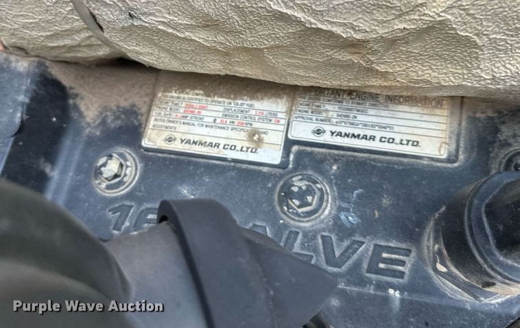 image for item DO4972 2004 Komatsu SK1020  skid steer loader