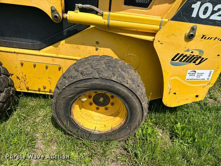 image for item DO4972 2004 Komatsu SK1020  skid steer loader