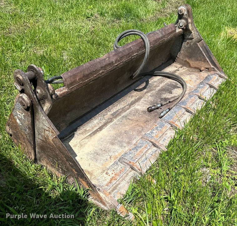 image for item DO4973 FFC  72" W 4-in-1 skid steer bucket