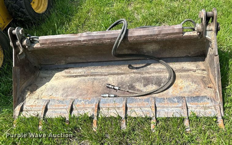 image for item DO4973 FFC  72" W 4-in-1 skid steer bucket