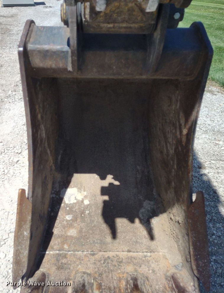 image for item DQ1709 2010 Komatsu PC138USLC-8  excavator