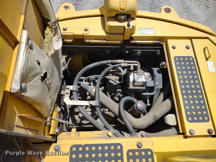 image for item DQ1709 2010 Komatsu PC138USLC-8  excavator