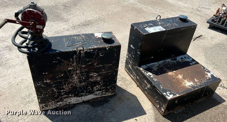 image for item DR5646 (2) fuel tanks