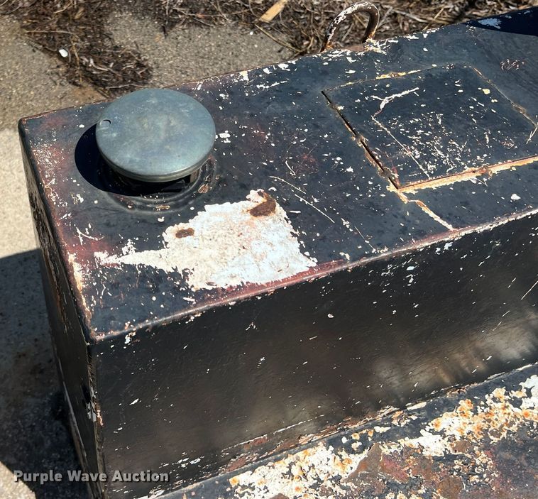 image for item DR5646 (2) fuel tanks