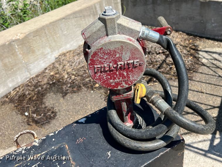 image for item DR5646 (2) fuel tanks