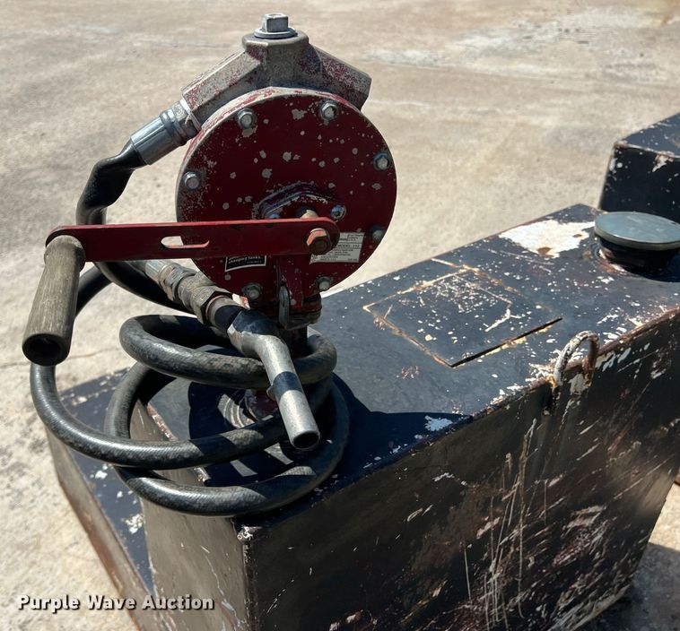 image for item DR5646 (2) fuel tanks