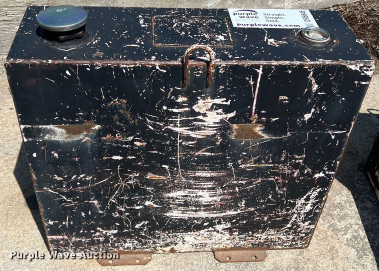 image for item DR5646 (2) fuel tanks