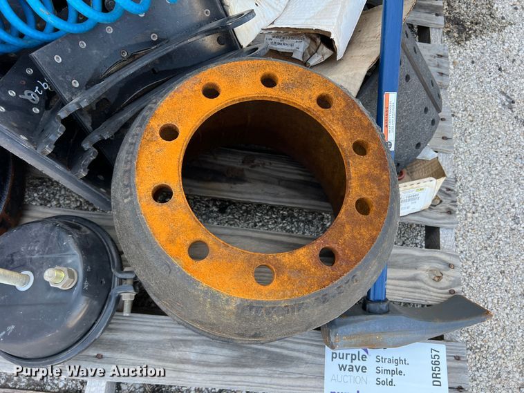 image for item DR5657 Truck tractor brake parts