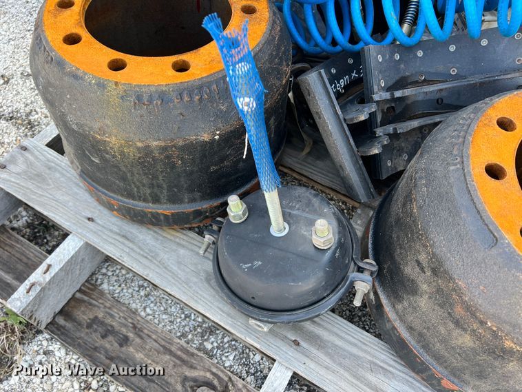 image for item DR5657 Truck tractor brake parts