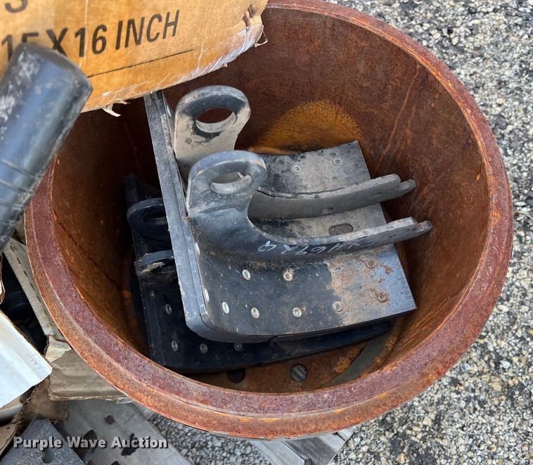 image for item DR5657 Truck tractor brake parts