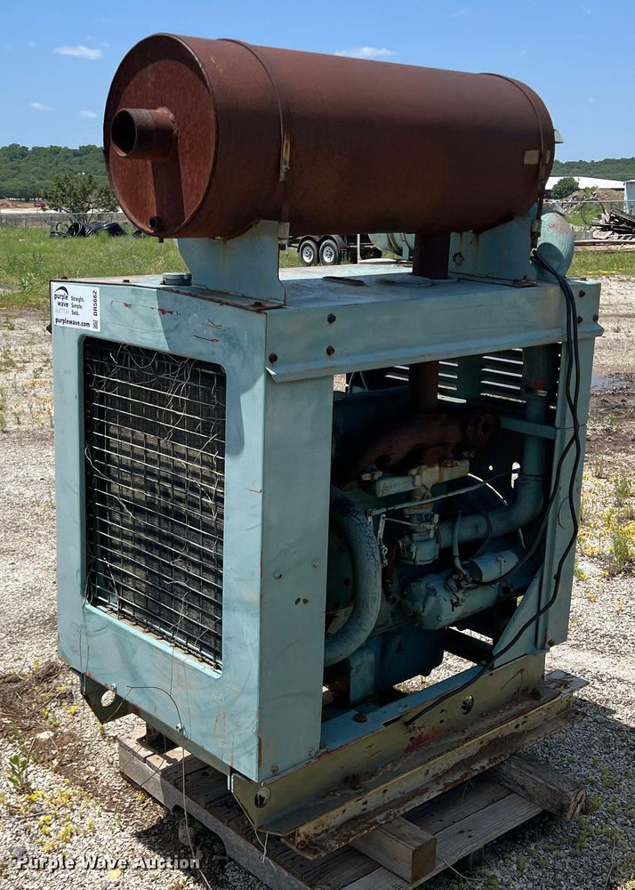 image for item DR5662 Waukesha  engine