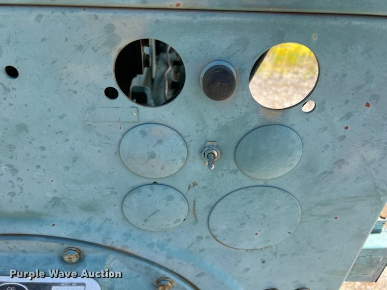 image for item DR5662 Waukesha  engine