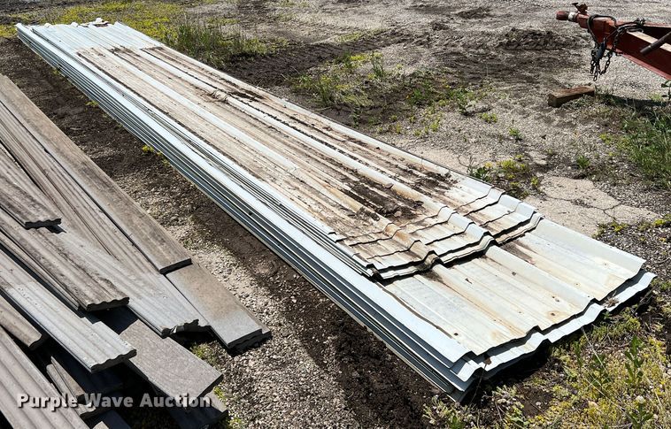 image for item DR5666 Approximately 35 sheets of metal siding/roofing