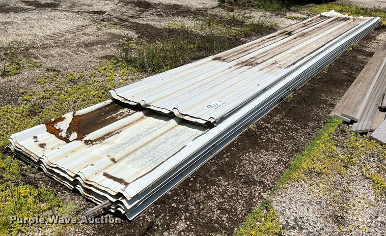 image for item DR5666 Approximately 35 sheets of metal siding/roofing