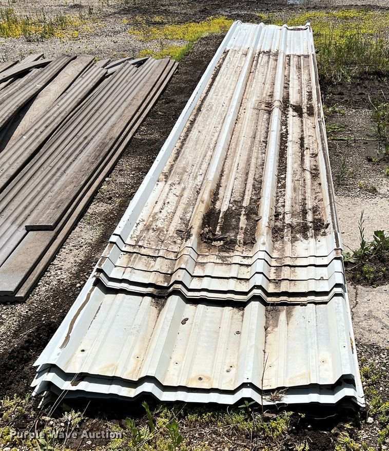 image for item DR5666 Approximately 35 sheets of metal siding/roofing