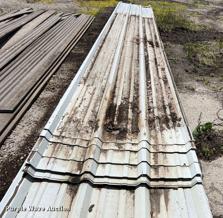 image for item DR5666 Approximately 35 sheets of metal siding/roofing