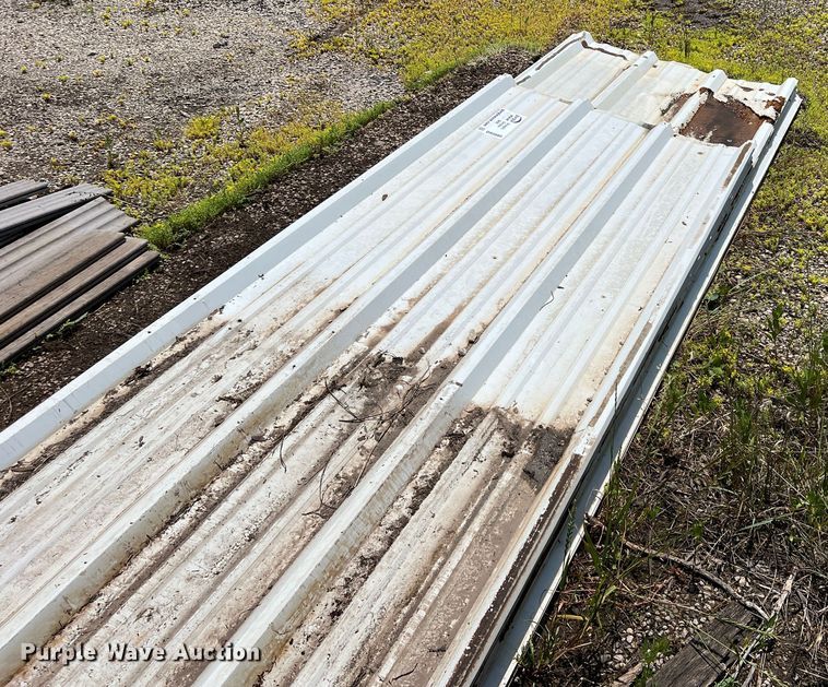 image for item DR5666 Approximately 35 sheets of metal siding/roofing