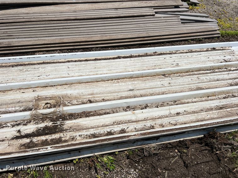 image for item DR5666 Approximately 35 sheets of metal siding/roofing