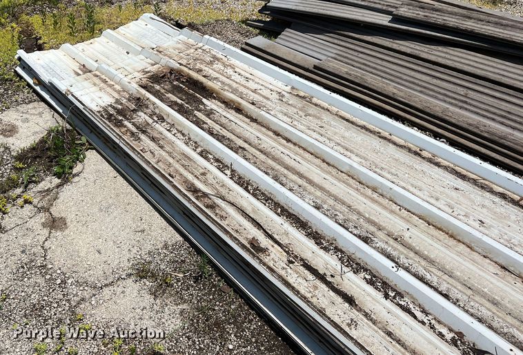 image for item DR5666 Approximately 35 sheets of metal siding/roofing