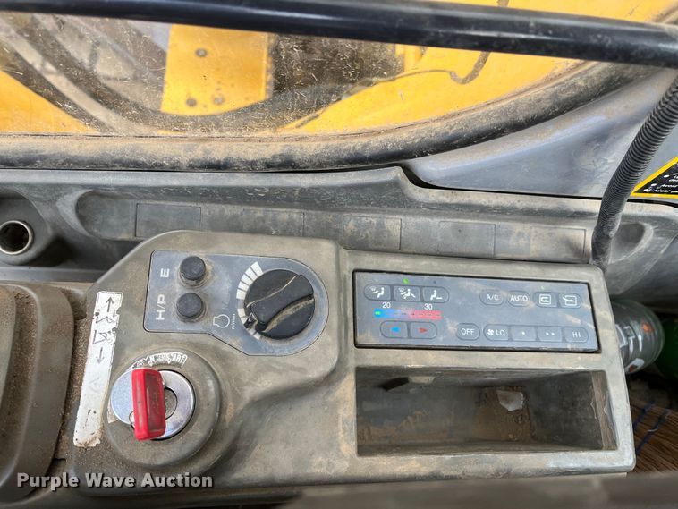 image for item DR7446 2000 John Deere 330LC  excavator