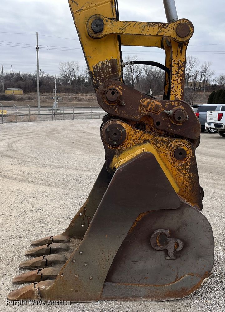 image for item DR7446 2000 John Deere 330LC  excavator