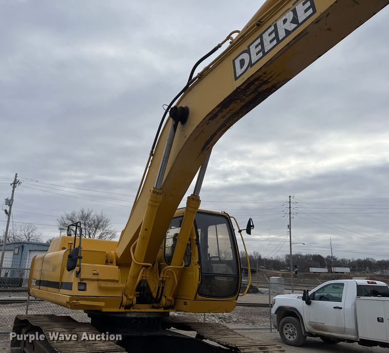 image for item DR7446 2000 John Deere 330LC  excavator