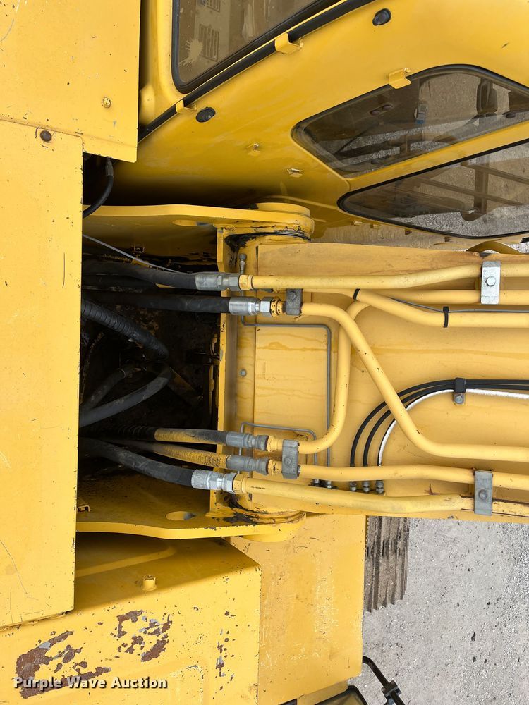 image for item DR7446 2000 John Deere 330LC  excavator