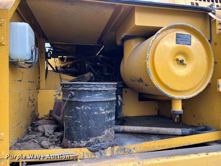 image for item DR7446 2000 John Deere 330LC  excavator