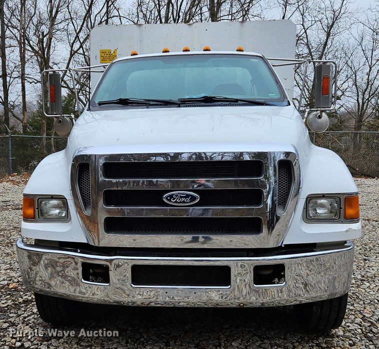 image for item DS6321 2005 Ford F650 Super Duty XLT  chipper truck