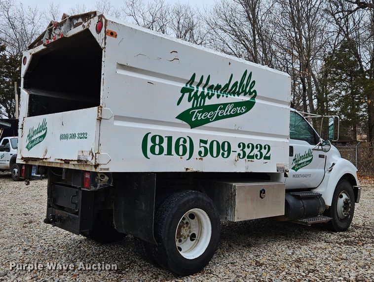 image for item DS6321 2005 Ford F650 Super Duty XLT  chipper truck