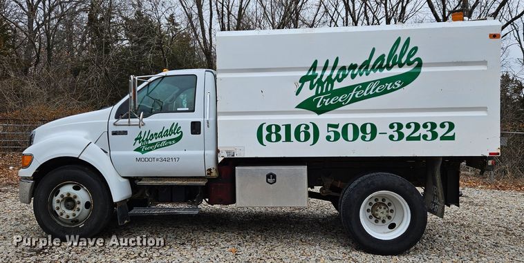 image for item DS6321 2005 Ford F650 Super Duty XLT  chipper truck