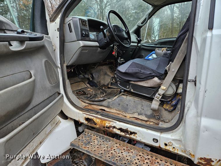 image for item DS6321 2005 Ford F650 Super Duty XLT  chipper truck