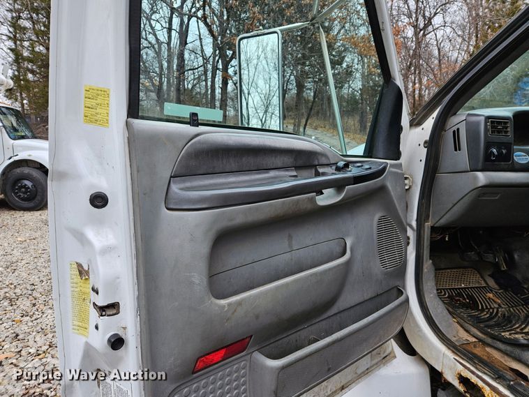 image for item DS6321 2005 Ford F650 Super Duty XLT  chipper truck