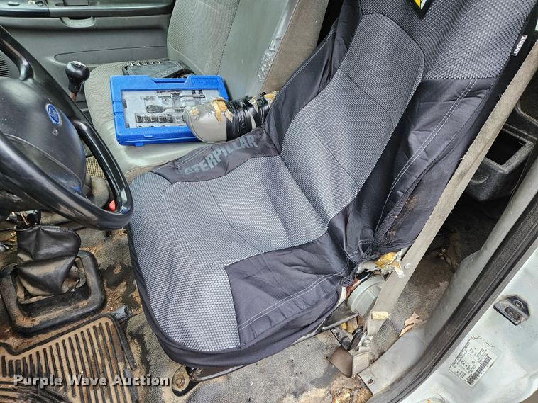 image for item DS6321 2005 Ford F650 Super Duty XLT  chipper truck