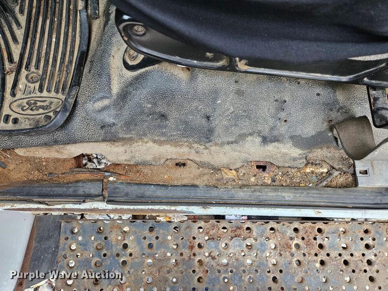 image for item DS6321 2005 Ford F650 Super Duty XLT  chipper truck