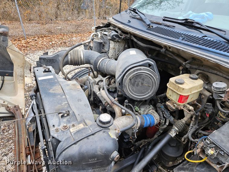 image for item DS6321 2005 Ford F650 Super Duty XLT  chipper truck