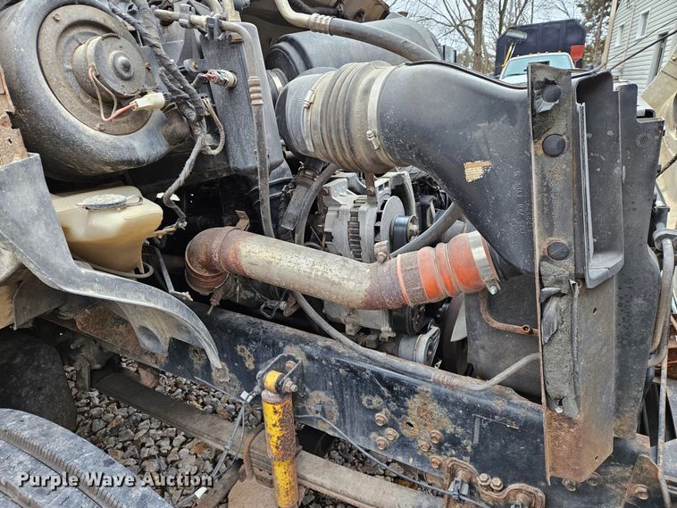 image for item DS6321 2005 Ford F650 Super Duty XLT  chipper truck